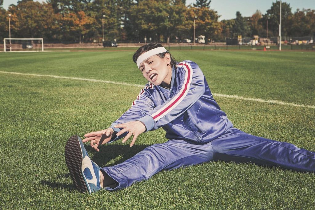 Sportschool s Hertogenbosch: moderne fitnessruimte met trainers en leden die samen aan hun fitnessdoelen werken in een onders