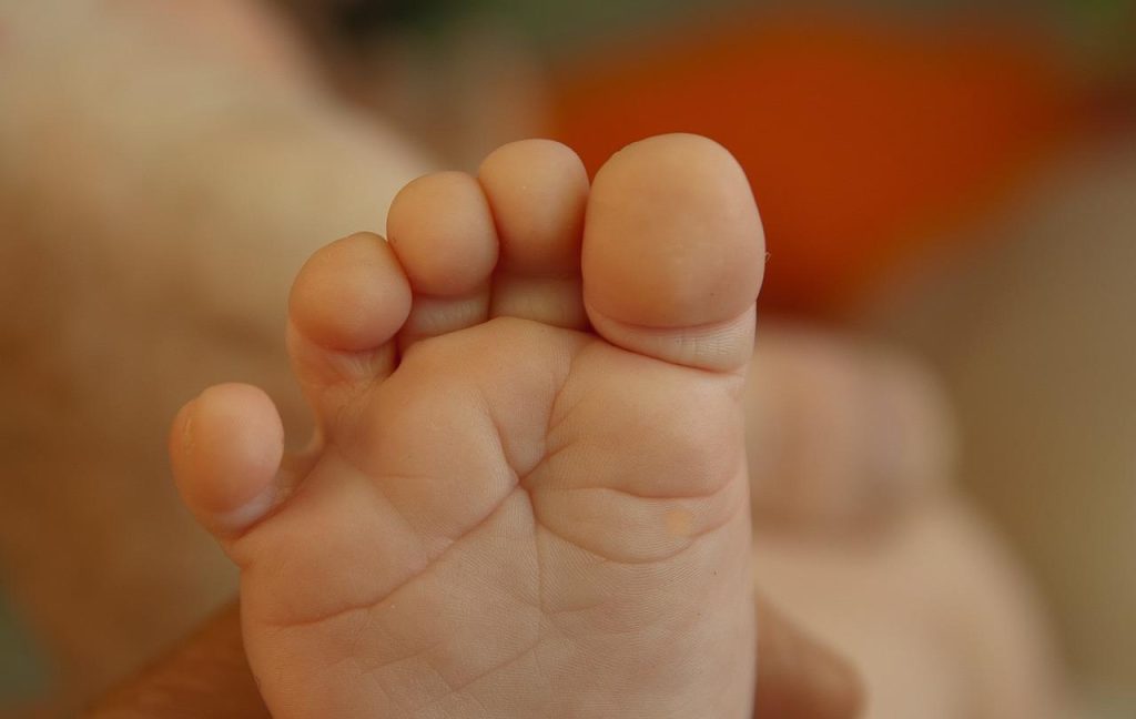 Professionele luxe pedicure in Hertogenbosch met verzorgde voeten en gemanicuurde nagels in een spa-sfeer